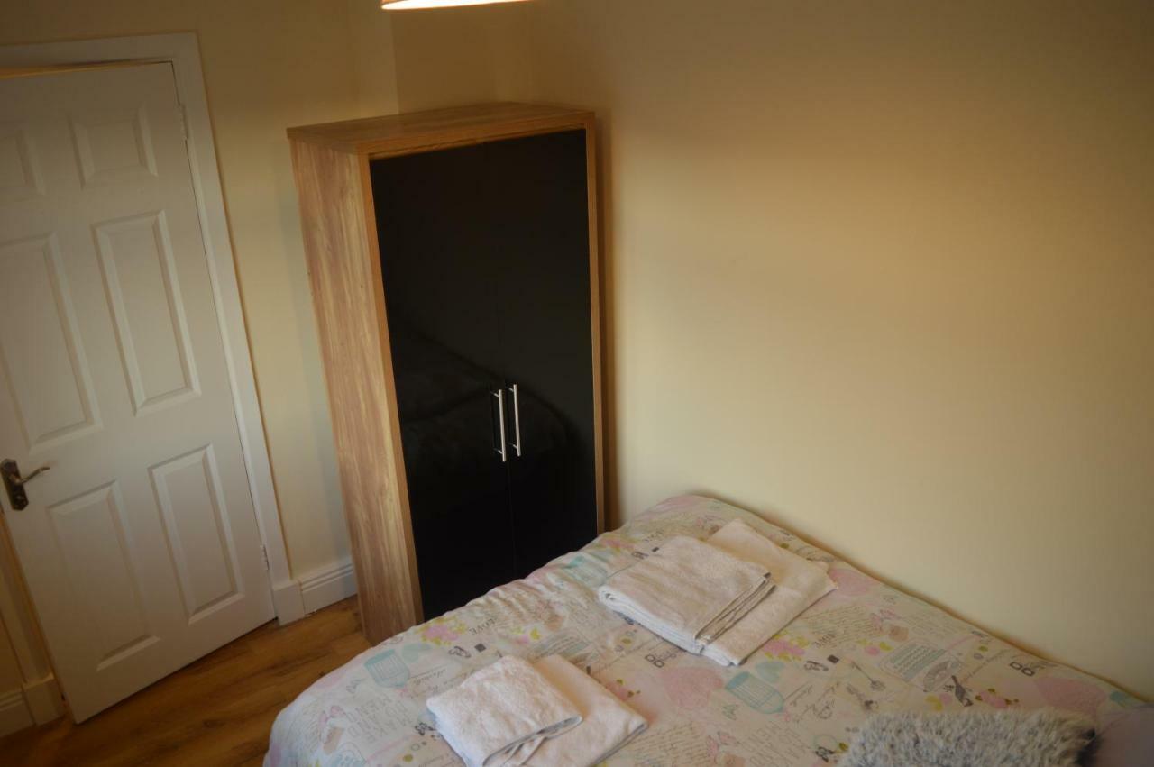 The Comfy Cottage Swords Esterno foto
